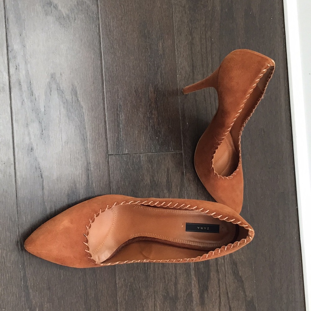 Caramel Pumps